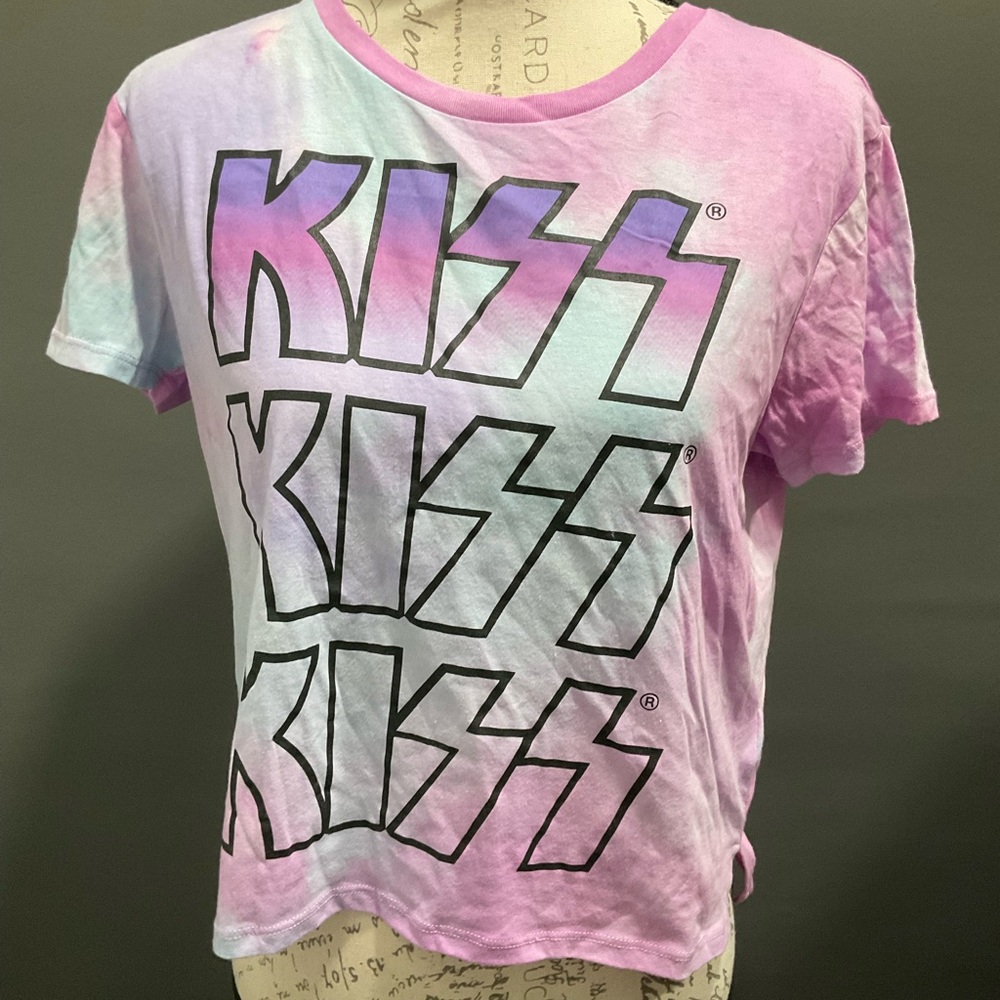 NWOT KISS CROPPED‎ T SHIRT